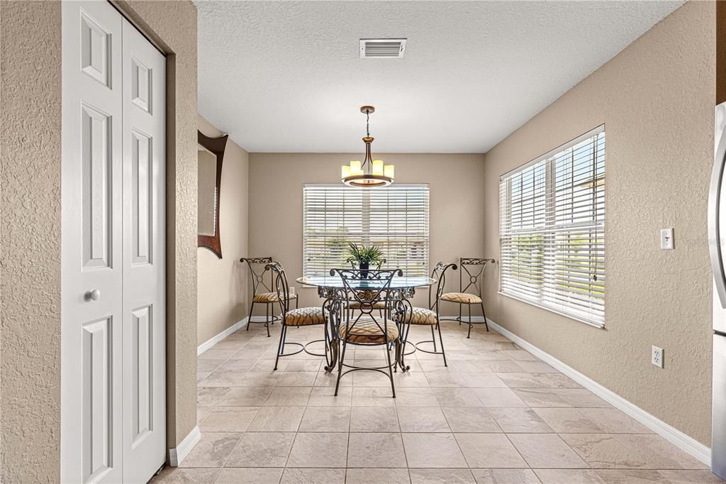 На продажу: $309,900 (2 спален, 2 ванн, 1822 Квадратных фут)