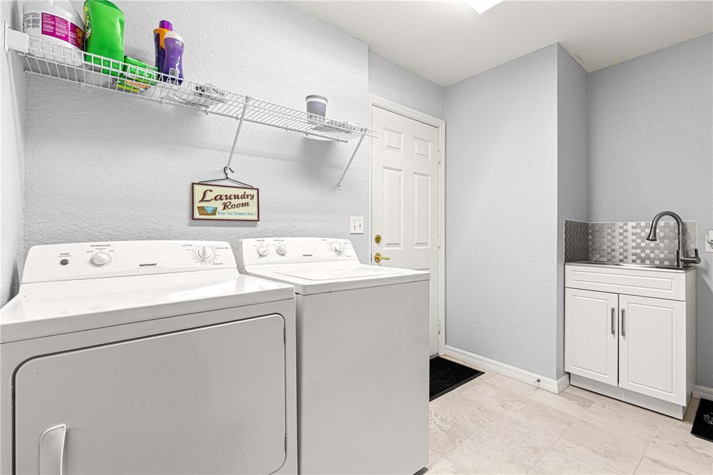 На продажу: $309,900 (2 спален, 2 ванн, 1822 Квадратных фут)