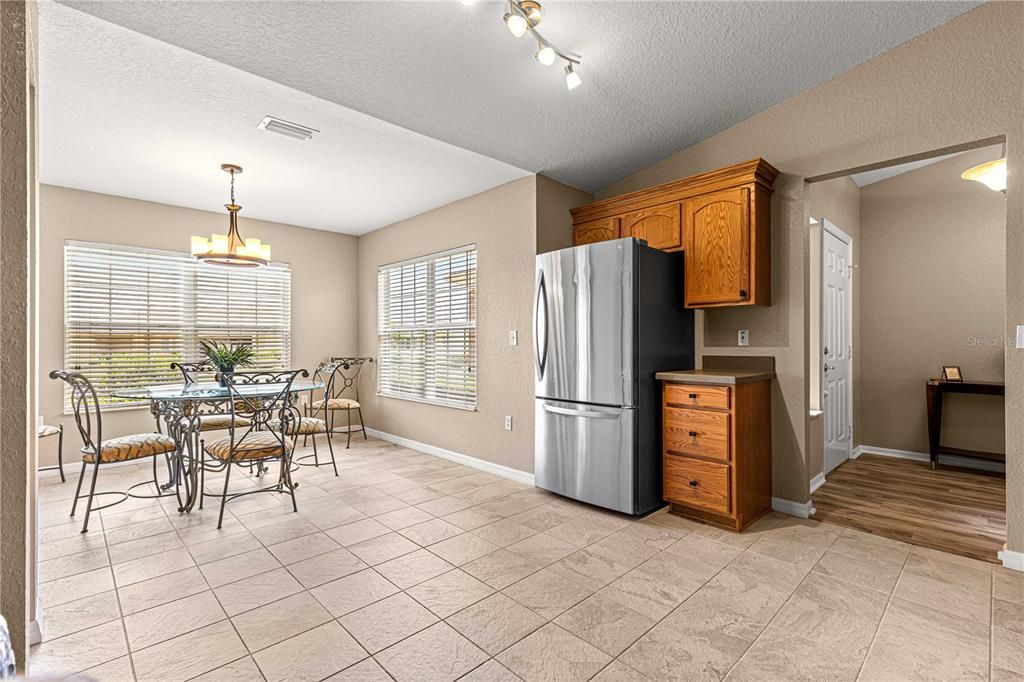 На продажу: $309,900 (2 спален, 2 ванн, 1822 Квадратных фут)