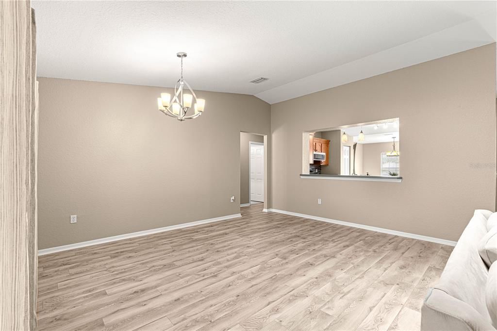 На продажу: $309,900 (2 спален, 2 ванн, 1822 Квадратных фут)