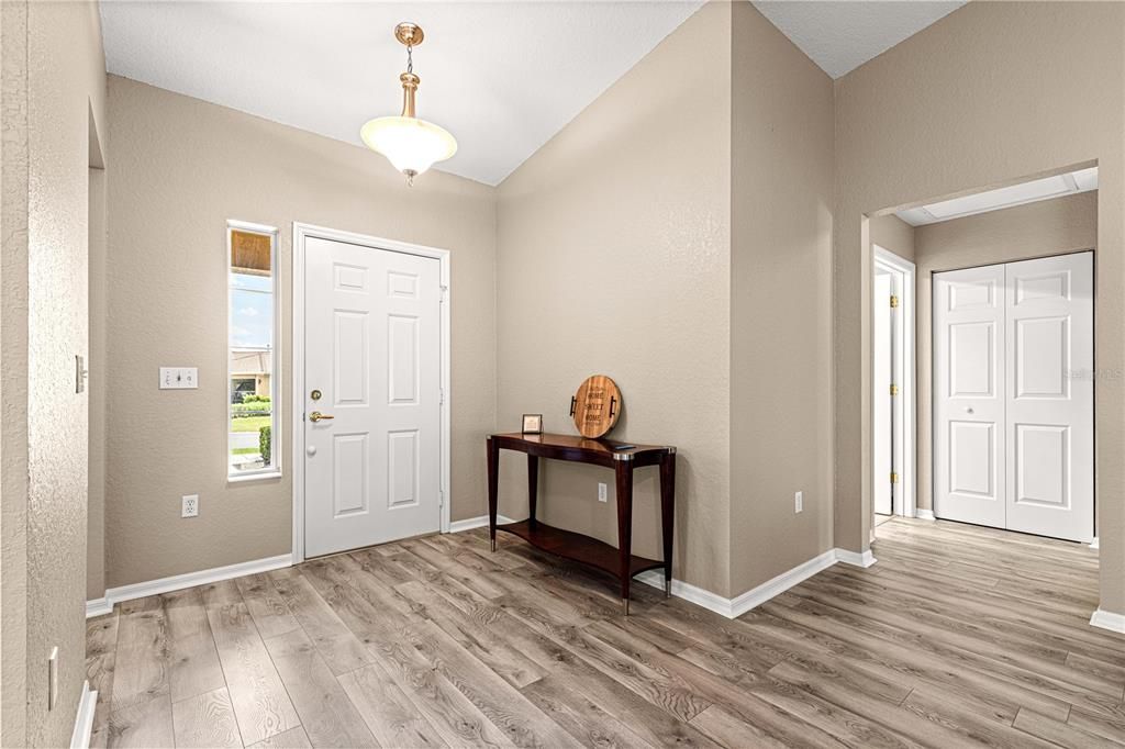 На продажу: $309,900 (2 спален, 2 ванн, 1822 Квадратных фут)