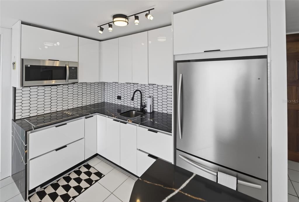 For Sale: $295,000 (1 beds, 1 baths, 620 Square Feet)