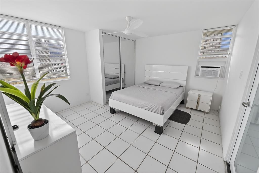 For Sale: $295,000 (1 beds, 1 baths, 620 Square Feet)