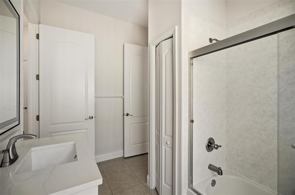 В аренду: $3,800 (3 спален, 3 ванн, 2400 Квадратных фут)