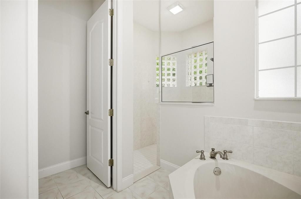 В аренду: $3,800 (3 спален, 3 ванн, 2400 Квадратных фут)