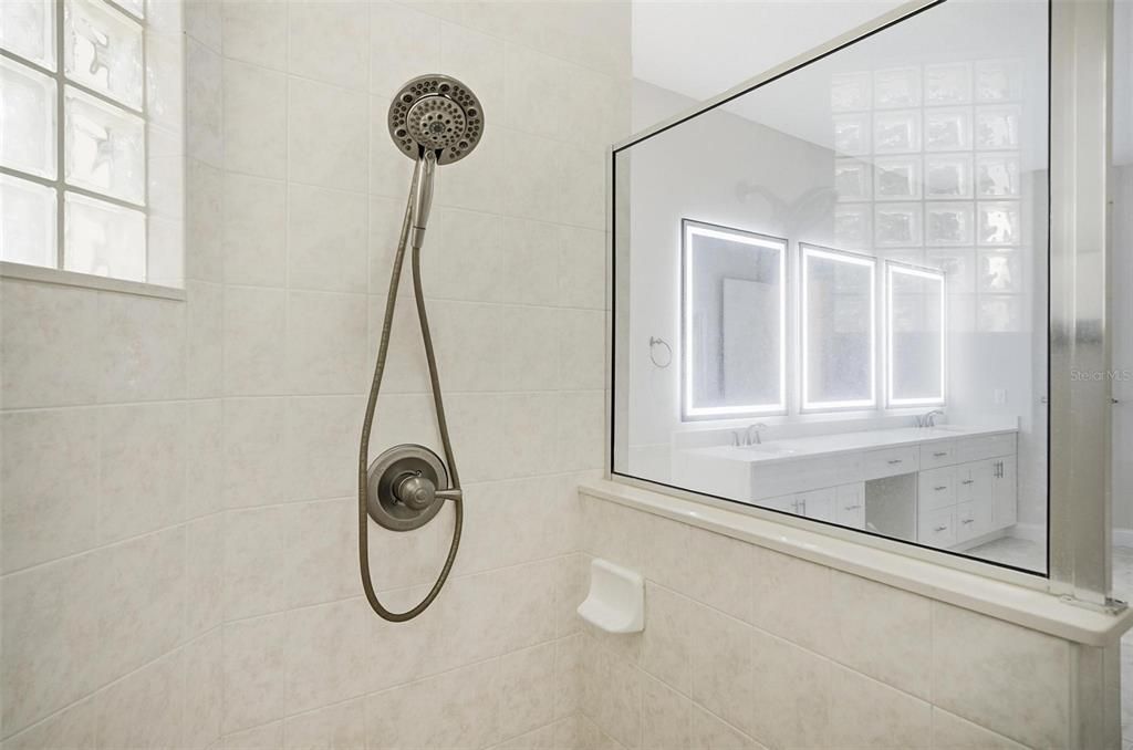 В аренду: $3,800 (3 спален, 3 ванн, 2400 Квадратных фут)