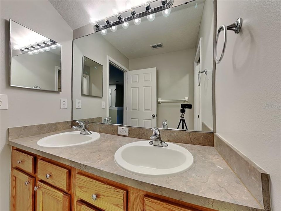 En Renta: $2,699 (4 camas, 2 baños, 2340 Pies cuadrados)