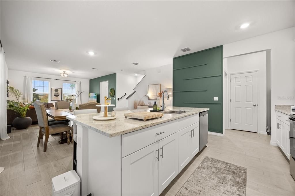 待售: $393,000 (4 贝兹, 2 浴室, 2109 平方英尺)