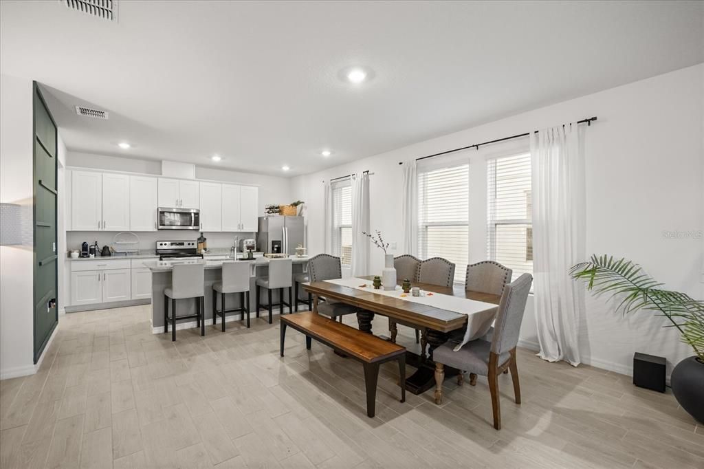 待售: $393,000 (4 贝兹, 2 浴室, 2109 平方英尺)