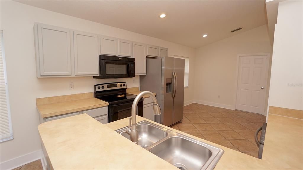 For Rent: $2,650 (4 beds, 2 baths, 1654 Square Feet)