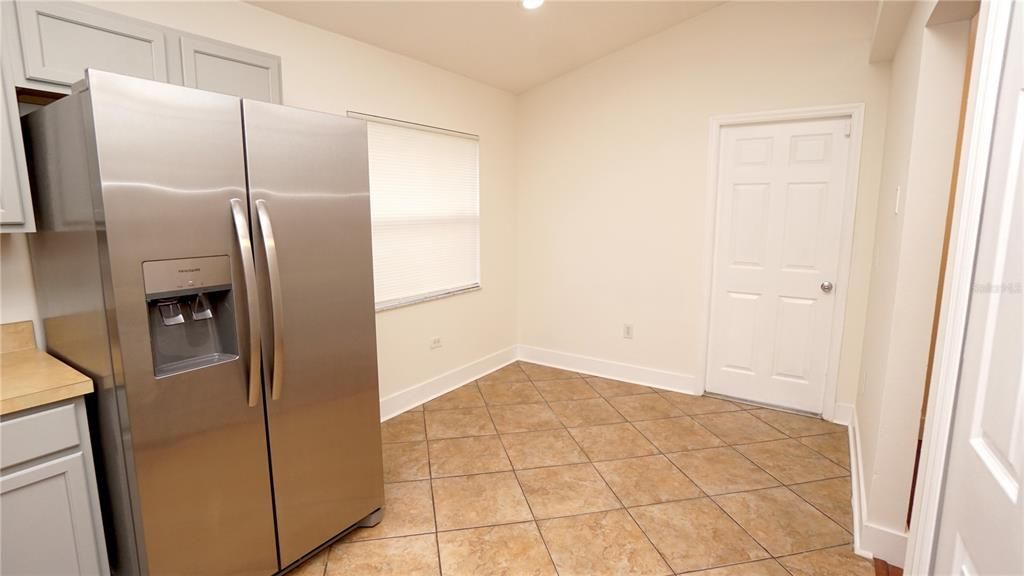 For Rent: $2,650 (4 beds, 2 baths, 1654 Square Feet)