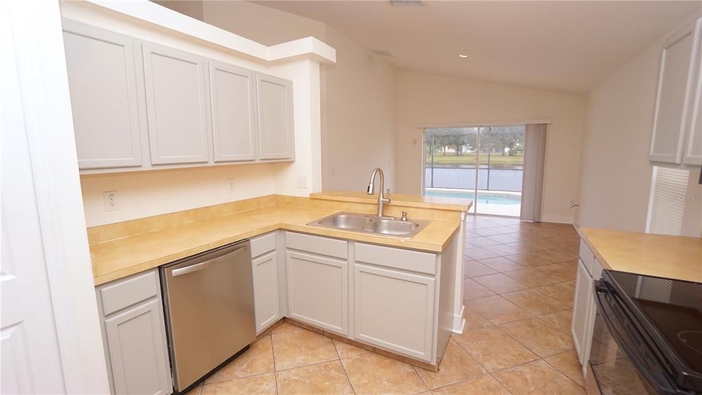 For Rent: $2,650 (4 beds, 2 baths, 1654 Square Feet)