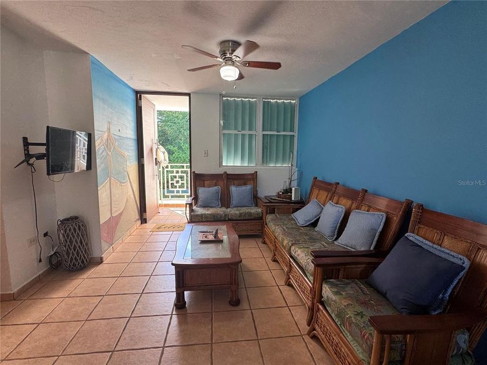 For Rent: $1,850 (3 beds, 2 baths, 1200 Square Feet)