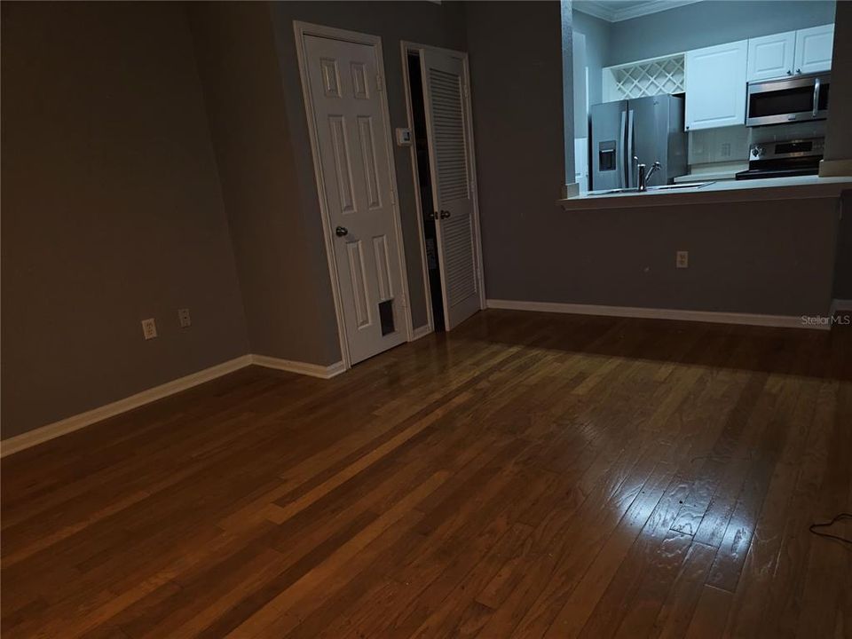 For Sale: $165,000 (1 beds, 1 baths, 660 Square Feet)