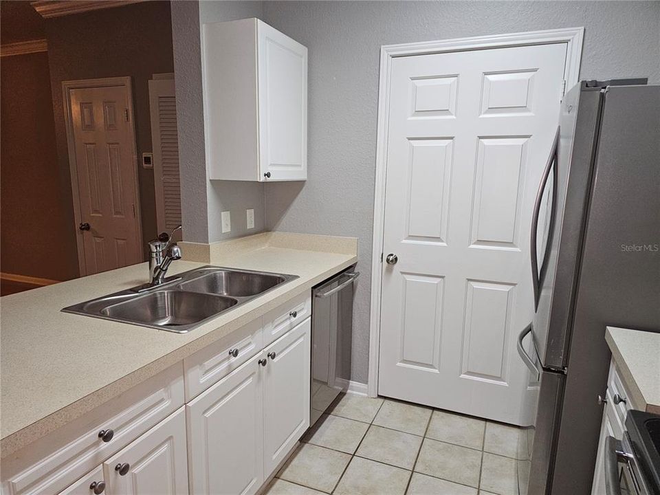 For Sale: $165,000 (1 beds, 1 baths, 660 Square Feet)