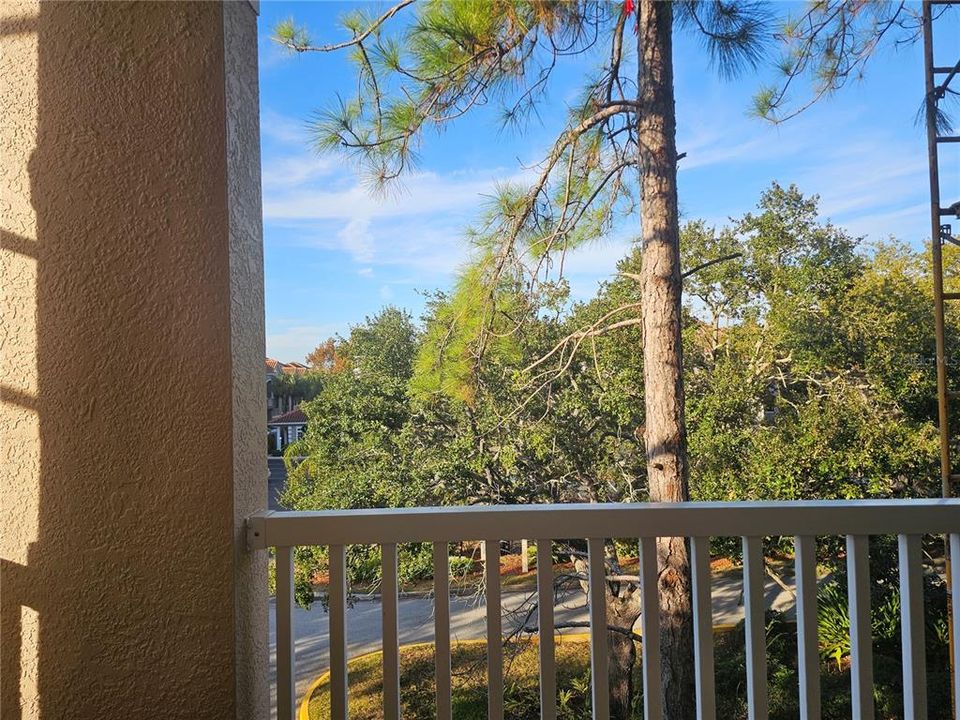 For Sale: $165,000 (1 beds, 1 baths, 660 Square Feet)