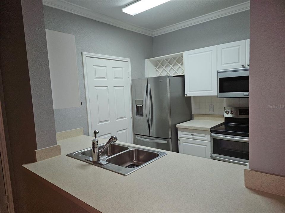 For Sale: $165,000 (1 beds, 1 baths, 660 Square Feet)