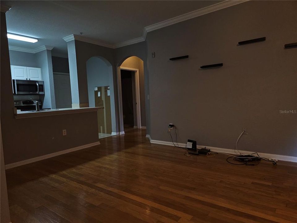 For Sale: $165,000 (1 beds, 1 baths, 660 Square Feet)