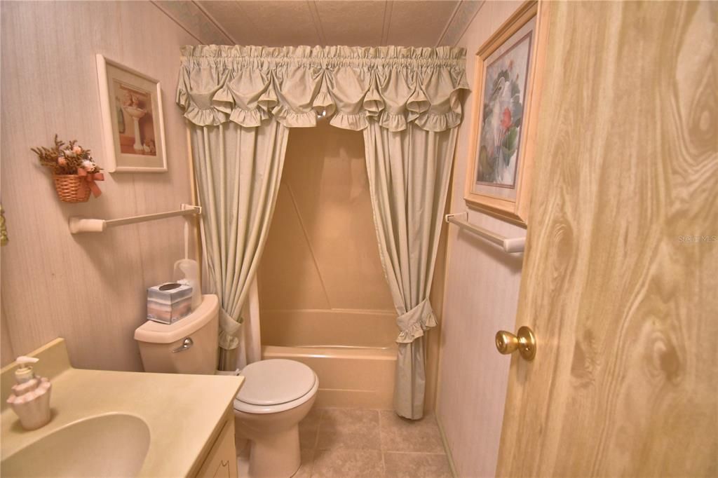 待售: $118,000 (2 贝兹, 2 浴室, 1016 平方英尺)