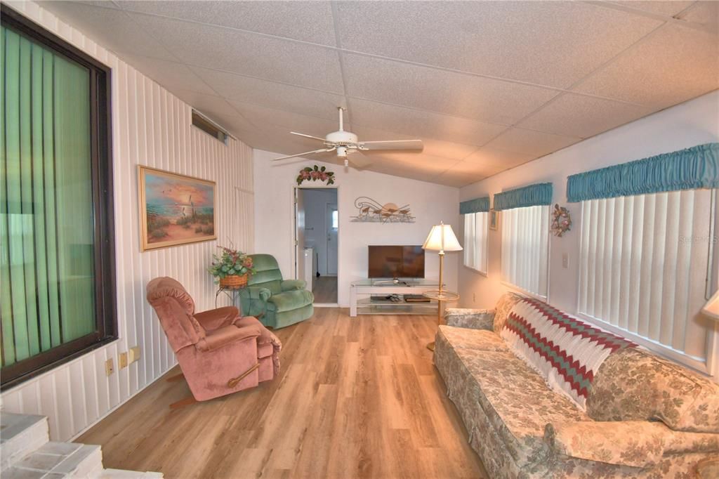 待售: $118,000 (2 贝兹, 2 浴室, 1016 平方英尺)