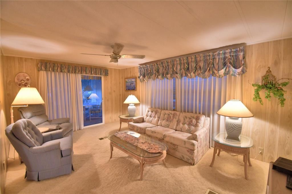 待售: $118,000 (2 贝兹, 2 浴室, 1016 平方英尺)