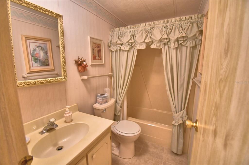 待售: $118,000 (2 贝兹, 2 浴室, 1016 平方英尺)