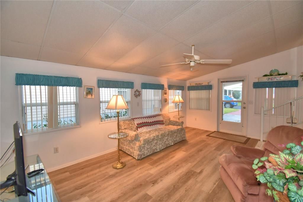 待售: $118,000 (2 贝兹, 2 浴室, 1016 平方英尺)