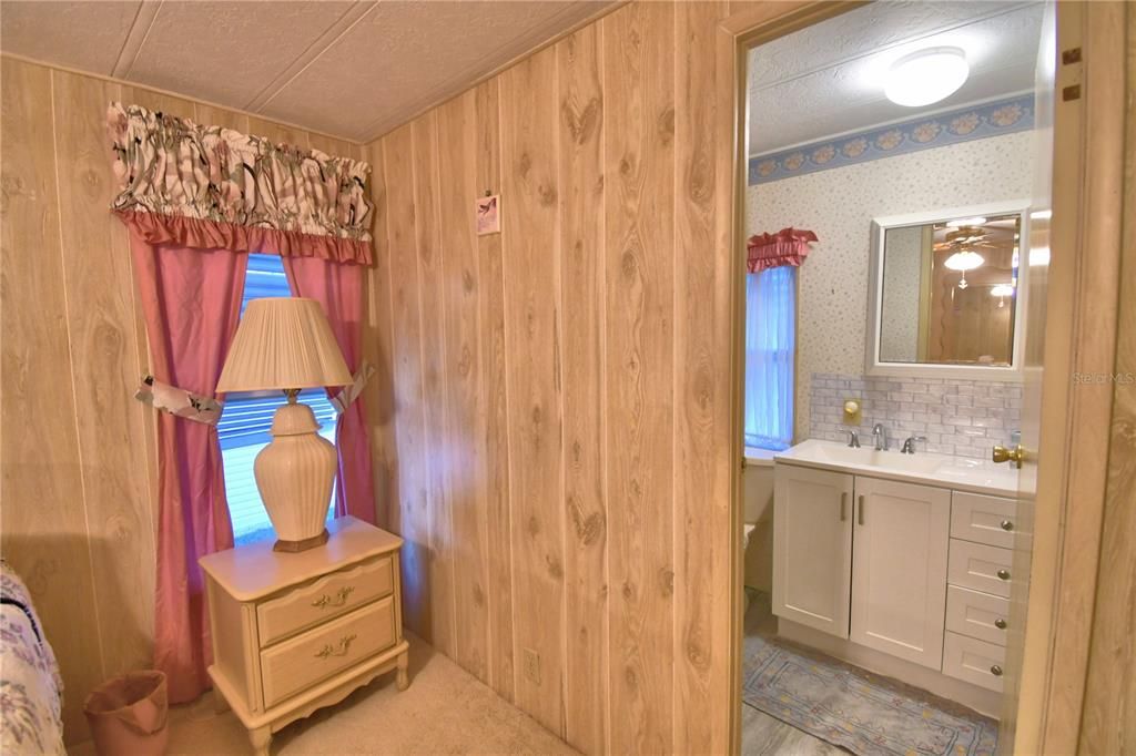 待售: $118,000 (2 贝兹, 2 浴室, 1016 平方英尺)