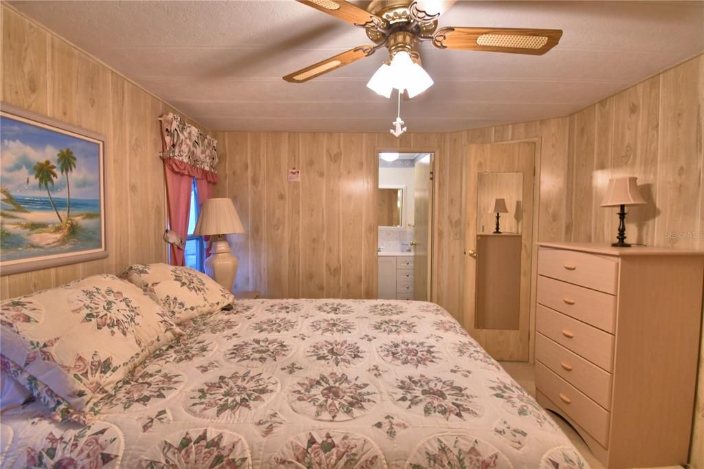 待售: $118,000 (2 贝兹, 2 浴室, 1016 平方英尺)