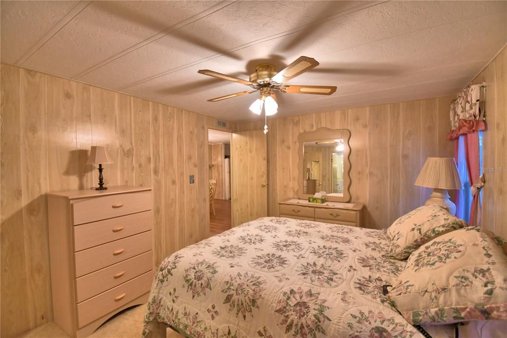 待售: $118,000 (2 贝兹, 2 浴室, 1016 平方英尺)