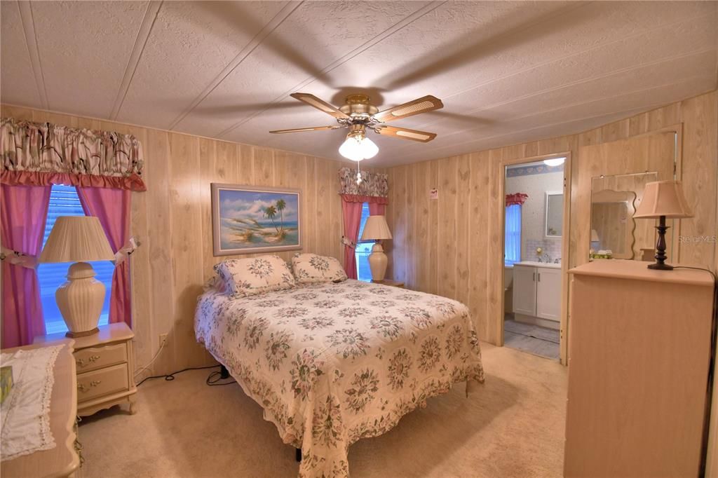 待售: $118,000 (2 贝兹, 2 浴室, 1016 平方英尺)