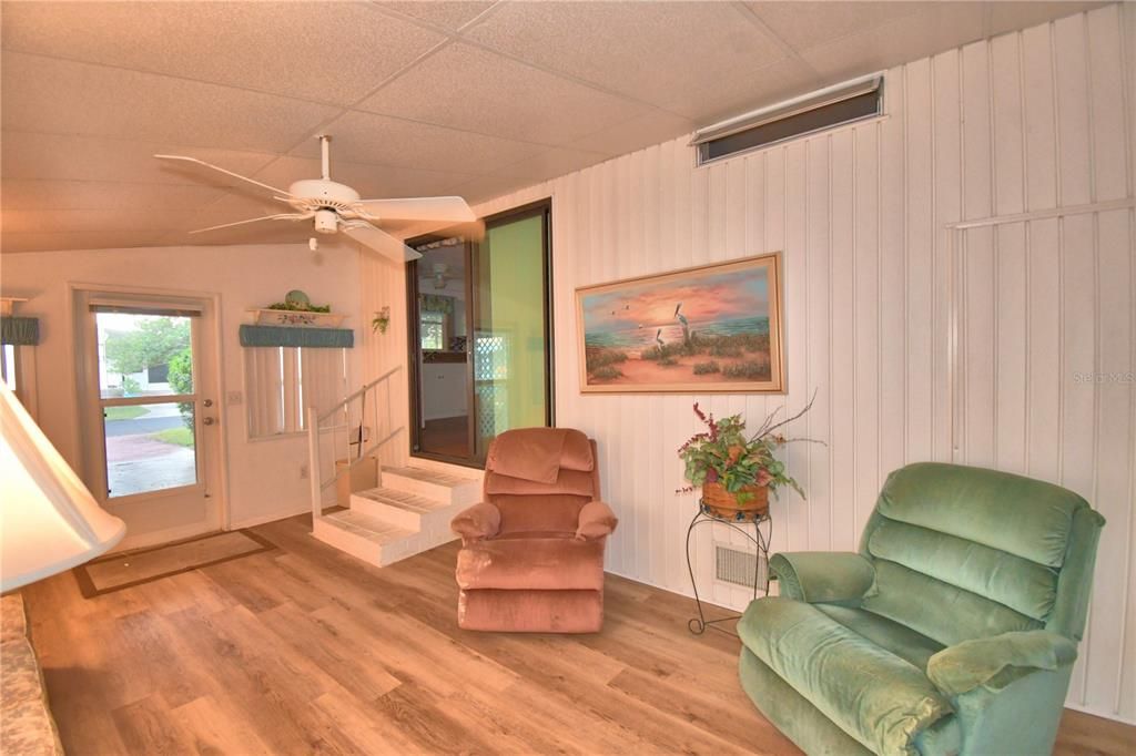 待售: $118,000 (2 贝兹, 2 浴室, 1016 平方英尺)