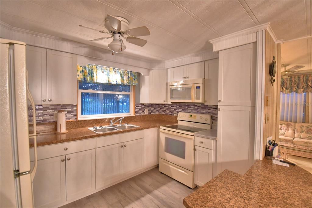 待售: $118,000 (2 贝兹, 2 浴室, 1016 平方英尺)