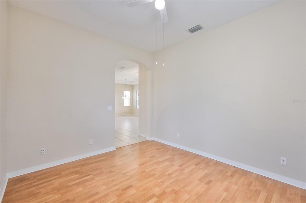 На продажу: $318,000 (2 спален, 2 ванн, 1380 Квадратных фут)