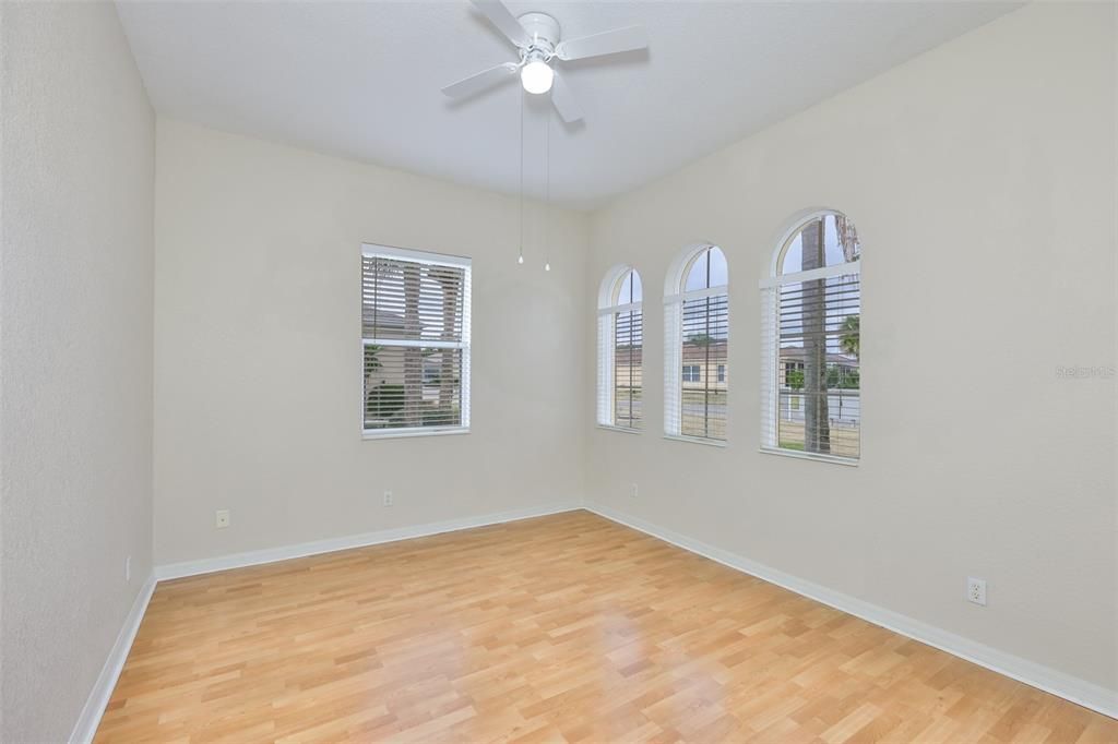 На продажу: $318,000 (2 спален, 2 ванн, 1380 Квадратных фут)