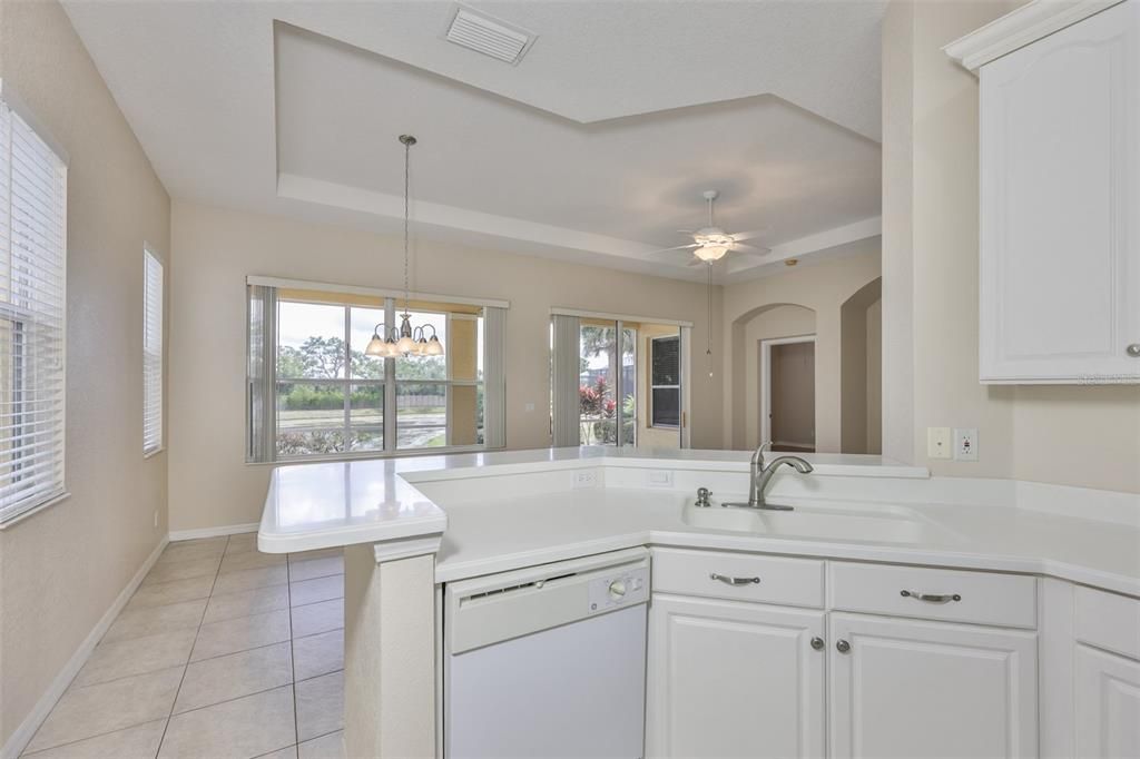 На продажу: $318,000 (2 спален, 2 ванн, 1380 Квадратных фут)