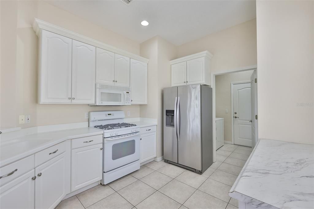 На продажу: $318,000 (2 спален, 2 ванн, 1380 Квадратных фут)