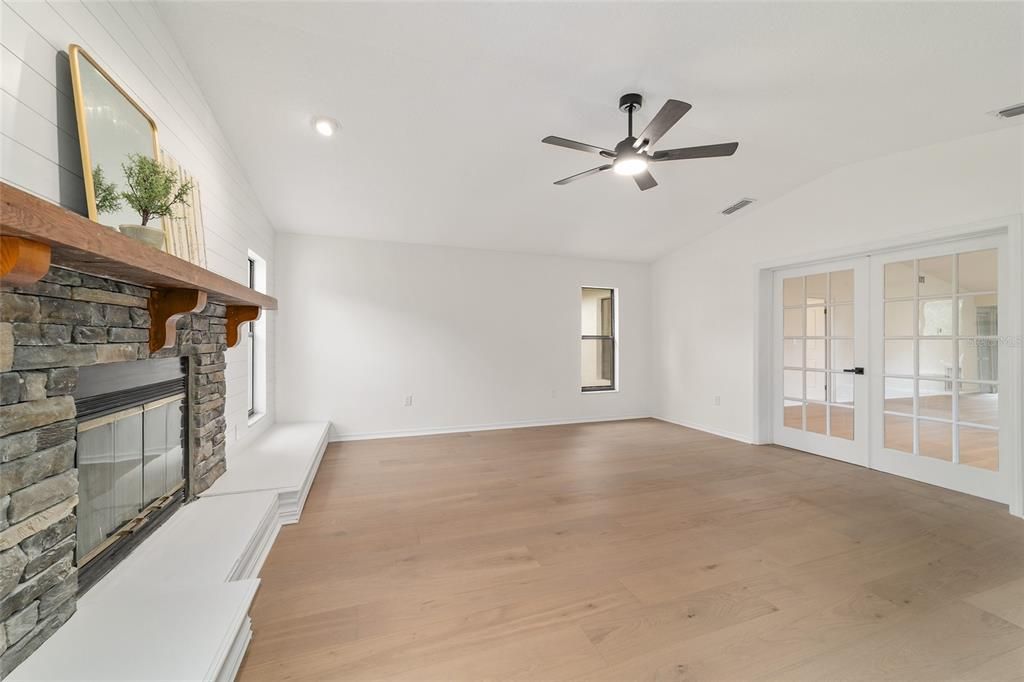 На продажу: $949,000 (4 спален, 3 ванн, 3300 Квадратных фут)