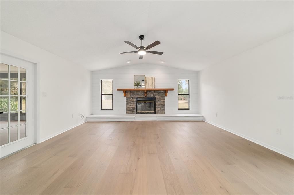 На продажу: $949,000 (4 спален, 3 ванн, 3300 Квадратных фут)