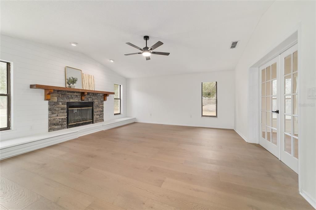 На продажу: $949,000 (4 спален, 3 ванн, 3300 Квадратных фут)