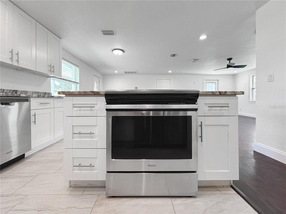 For Sale: $475,000 (3 beds, 2 baths, 1300 Square Feet)