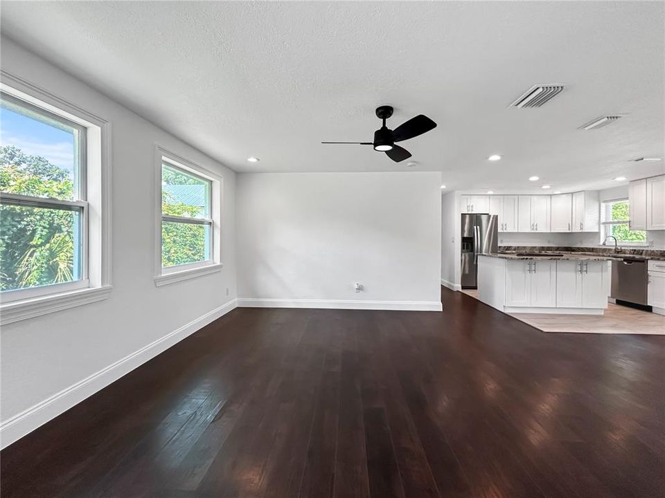 For Sale: $475,000 (3 beds, 2 baths, 1300 Square Feet)