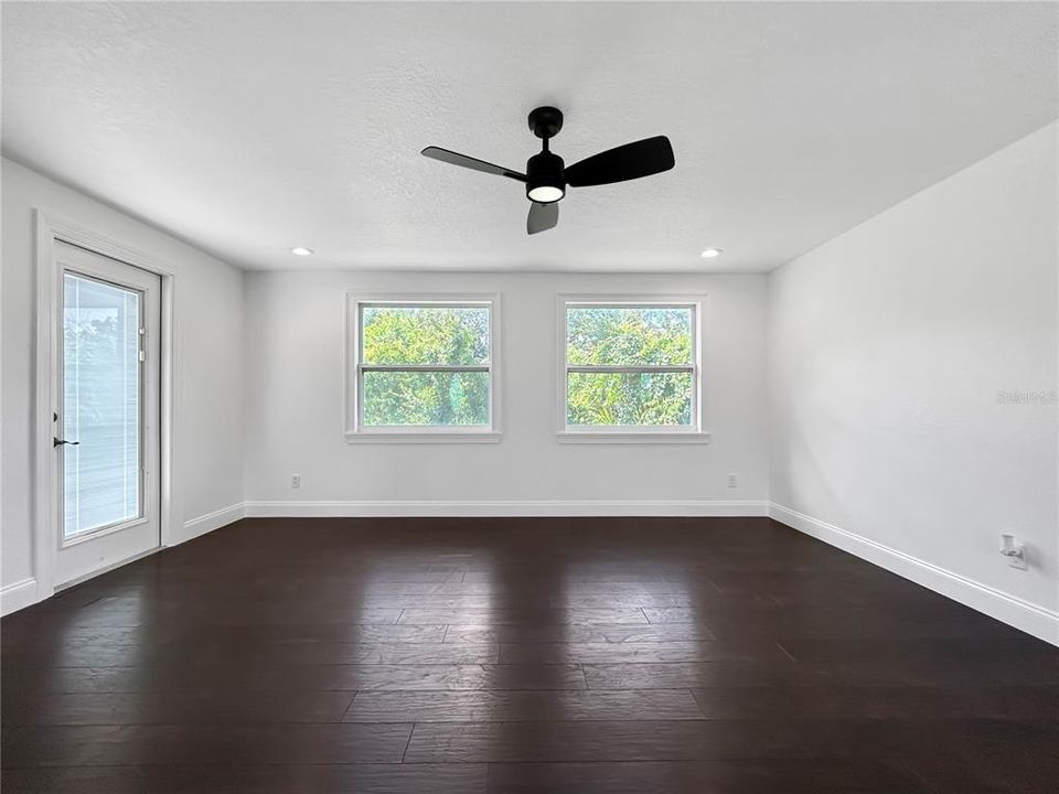 For Sale: $475,000 (3 beds, 2 baths, 1300 Square Feet)