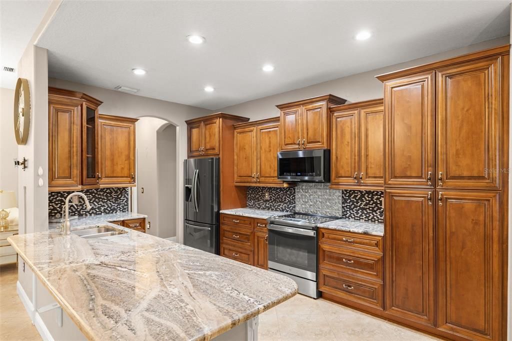 На продажу: $669,000 (4 спален, 3 ванн, 2281 Квадратных фут)