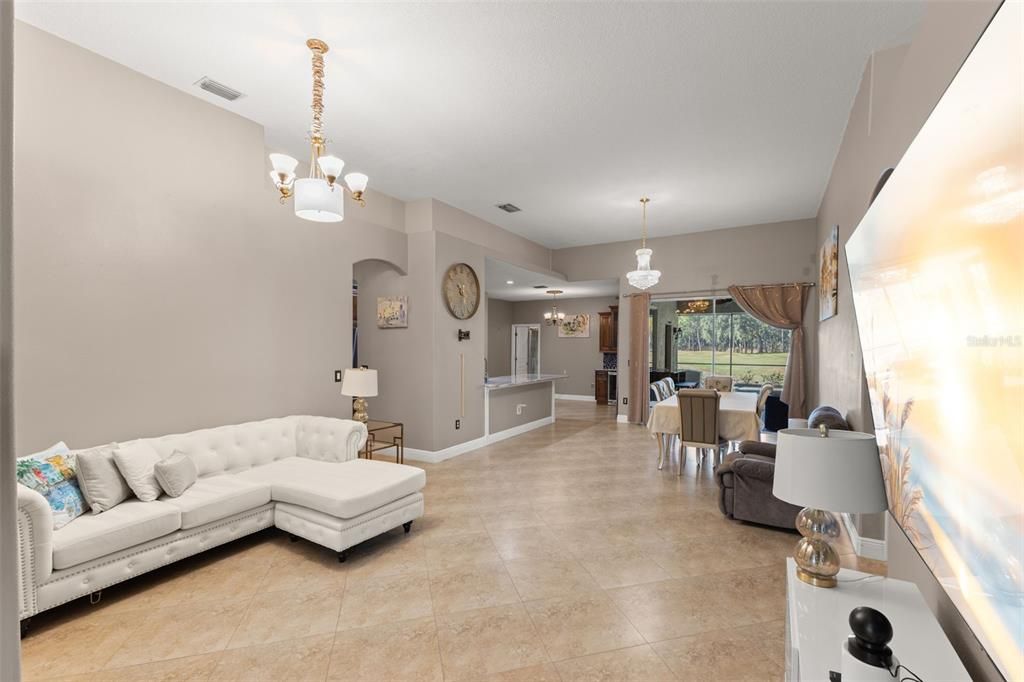 На продажу: $669,000 (4 спален, 3 ванн, 2281 Квадратных фут)