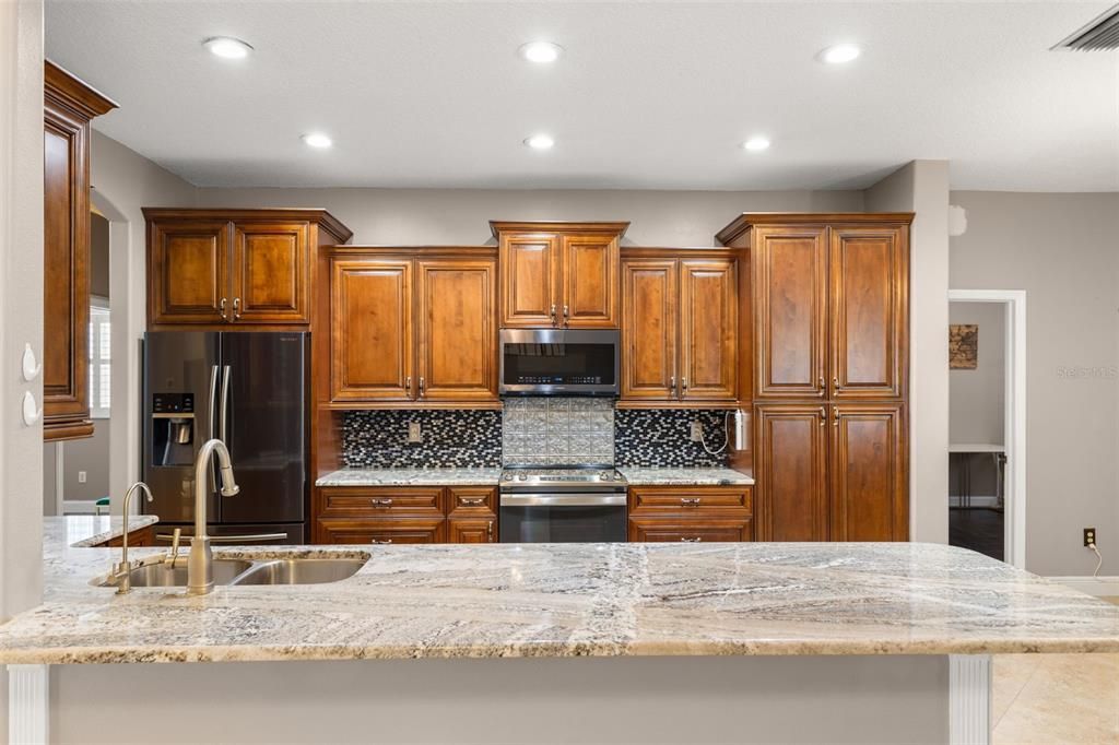 На продажу: $669,000 (4 спален, 3 ванн, 2281 Квадратных фут)