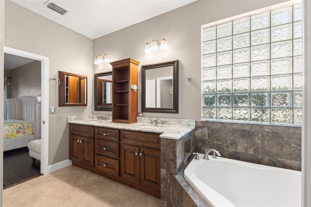 На продажу: $669,000 (4 спален, 3 ванн, 2281 Квадратных фут)