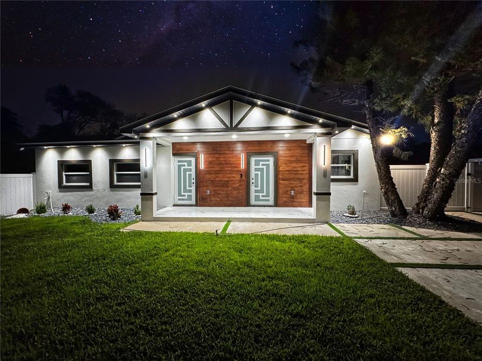 En Venta: $810,000 (4 camas, 3 baños, 2670 Pies cuadrados)