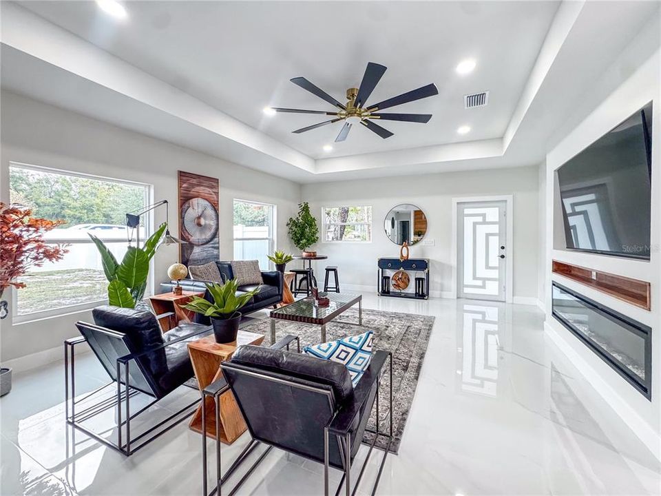 En Venta: $810,000 (4 camas, 3 baños, 2670 Pies cuadrados)