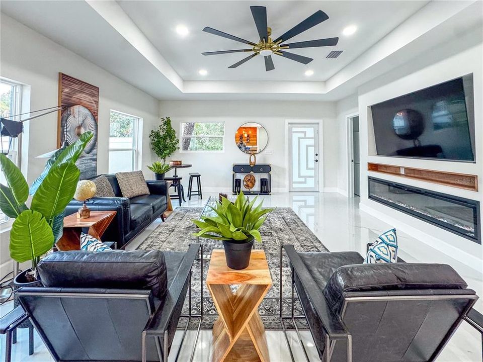 En Venta: $810,000 (4 camas, 3 baños, 2670 Pies cuadrados)